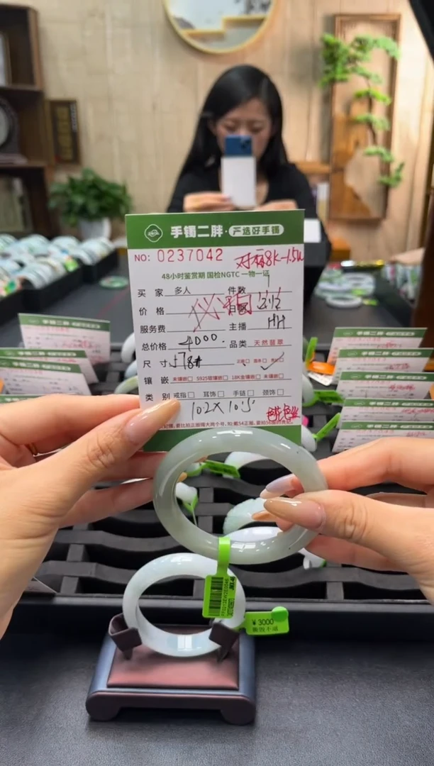 【闪购商品】翡翠手镯（圆镯）未镶嵌多人
