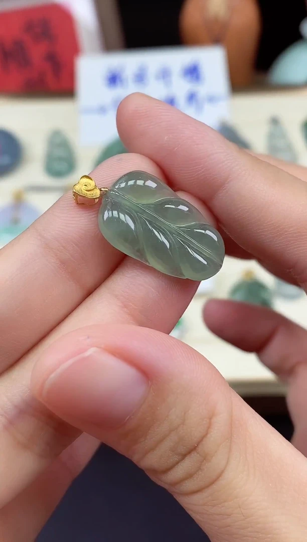 吊坠(不含链)18K金镶嵌翡翠叶子18K金扣镶嵌@@CMT1910