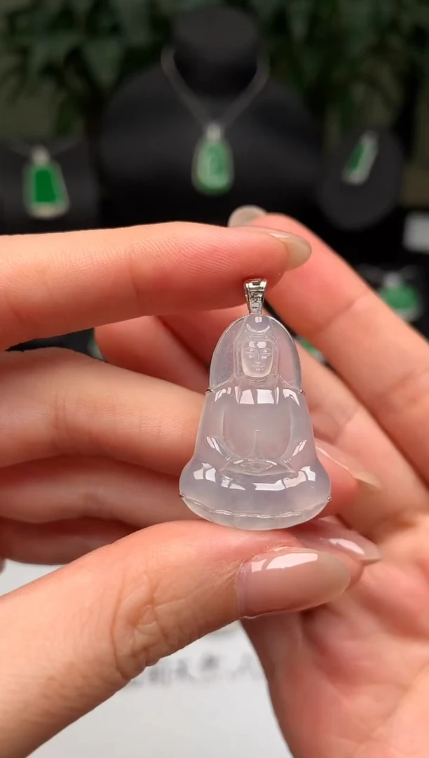 颈饰18K金镶嵌翡翠观音