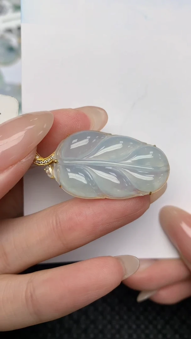 翡翠18K金镶嵌颈饰天然翡翠a货