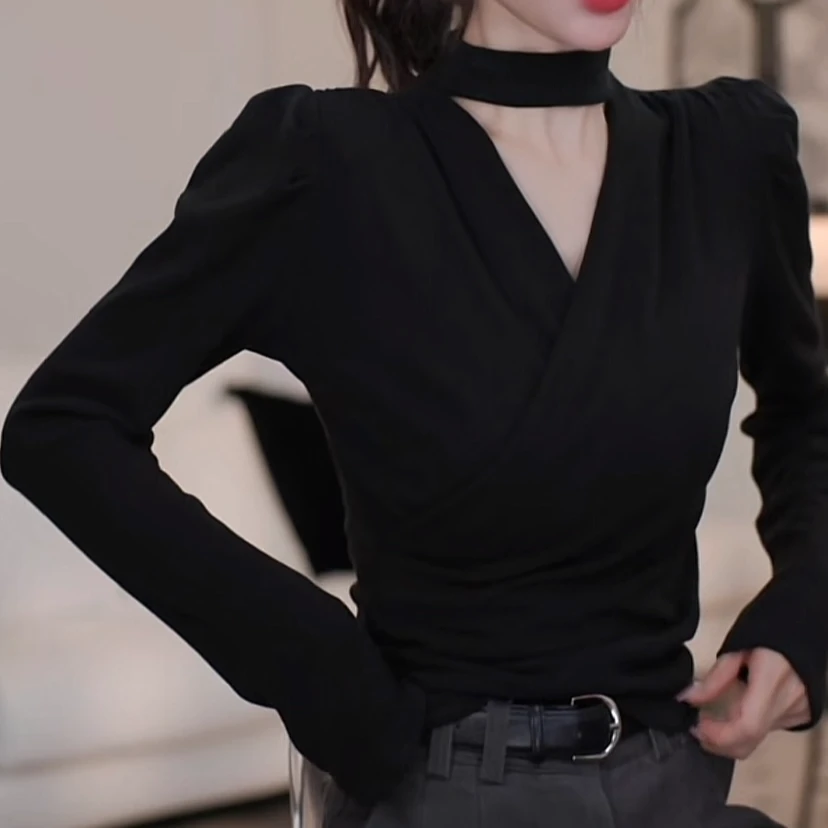2024秋冬新款洋气挂脖V领别致设计感交叉黑色加绒上衣LK2500287