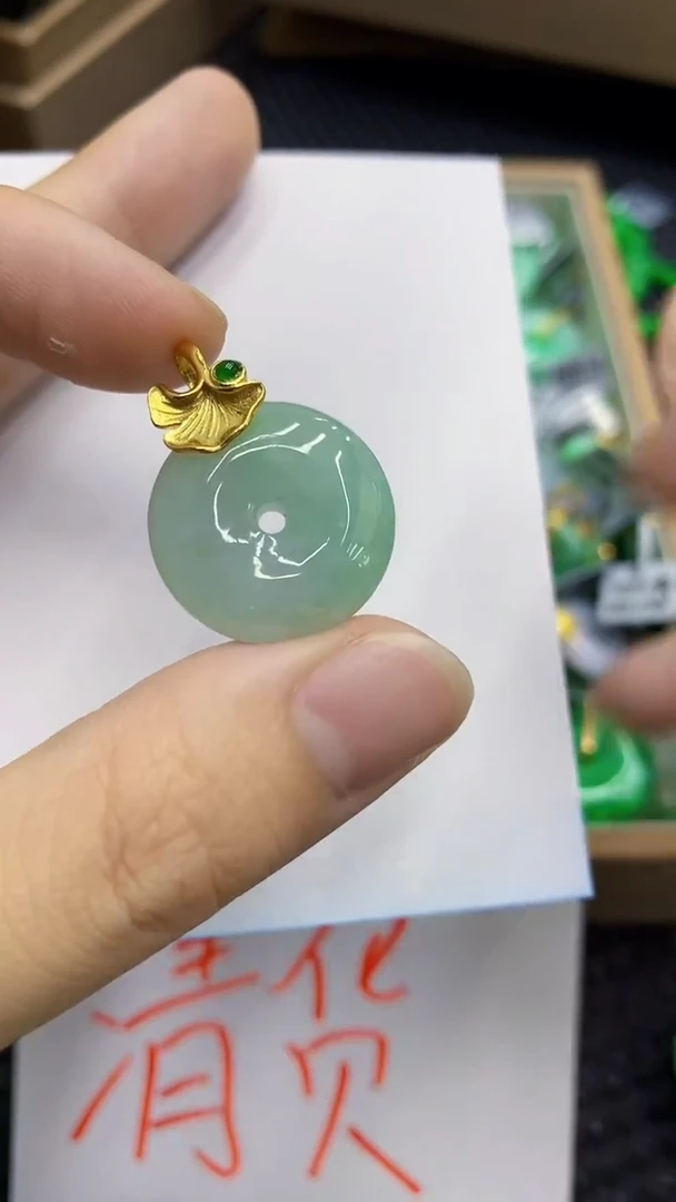 翡翠未镶嵌颈饰            8