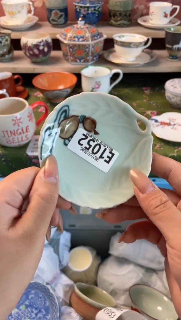 瓷片?*粒瓷器瓷器E1052