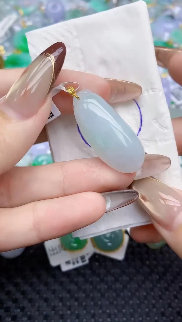 颈饰18K金镶嵌翡翠   天然翡翠A货  百元以上9米证书费自理