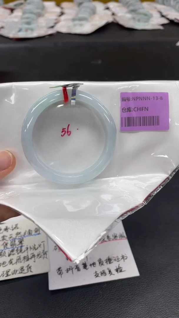 翡翠手镯未镶嵌翡翠手镯