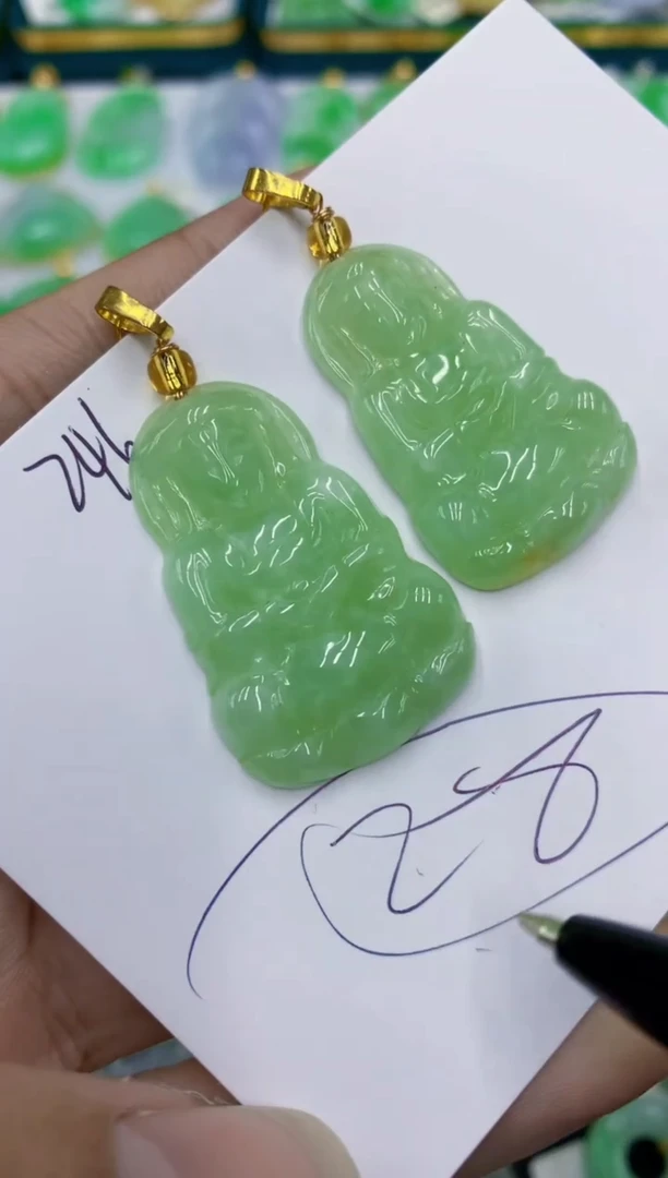 翡翠未镶嵌颈饰1111111111多样性发其一