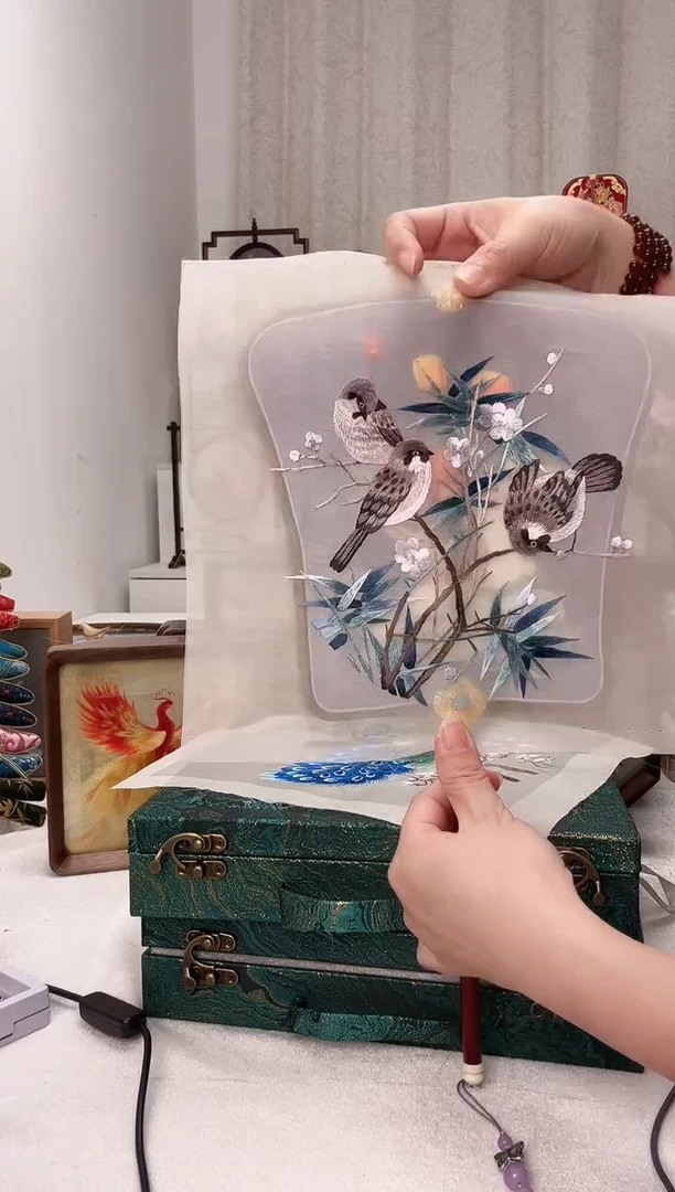 扇子苏绣作品手工团扇