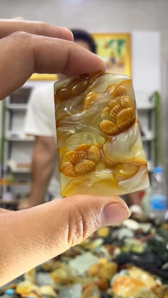 未镶嵌岫玉吊坠