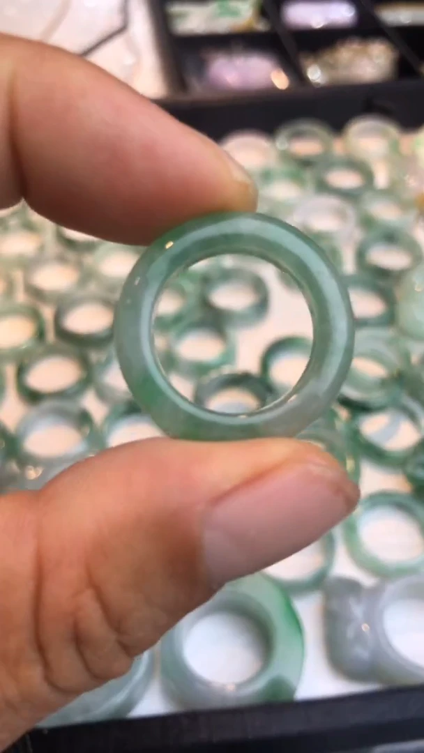 翡翠未镶嵌吊坠(不含链)朱*龙全绿戒圈