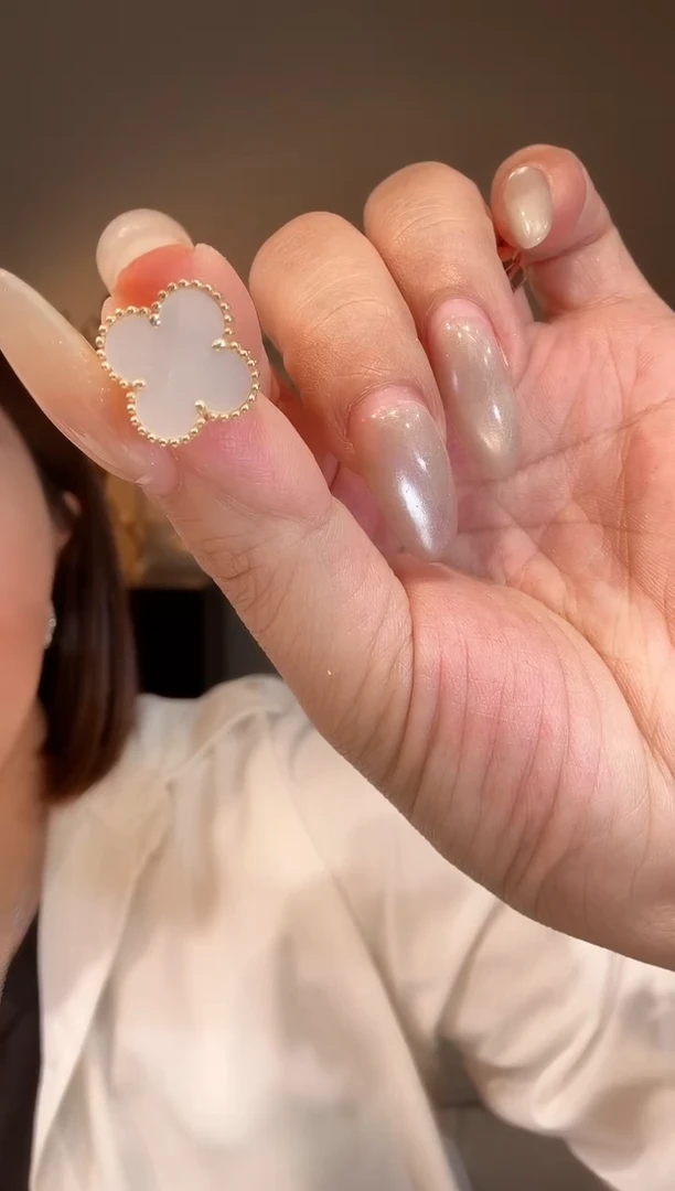 【闪购商品】贝壳（贝母）耳扣18K金镶嵌5g白色