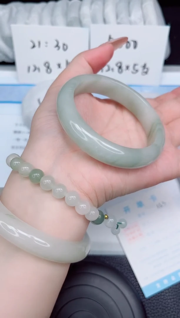 石英质玉手镯未镶嵌153-60