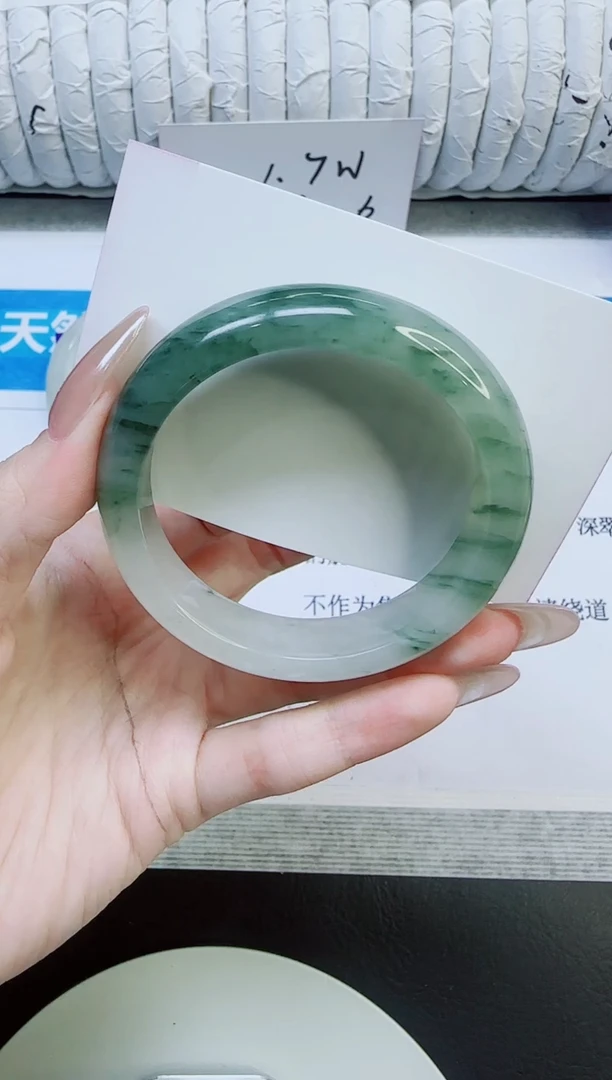 未镶嵌手镯石英质玉241/53.2