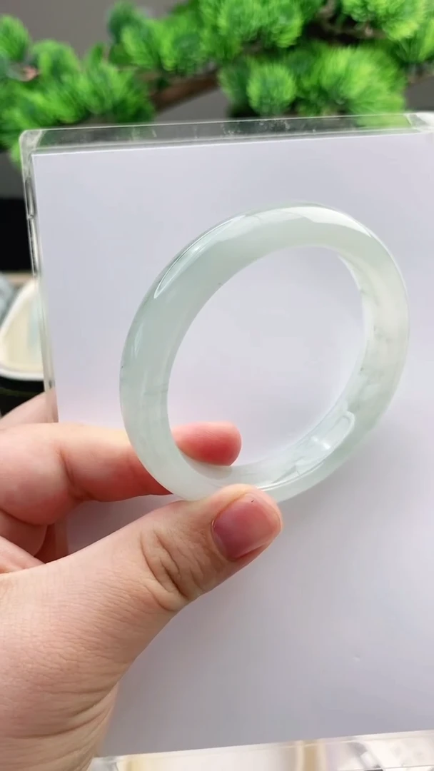 【闪购商品】石英质玉手镯未镶嵌53