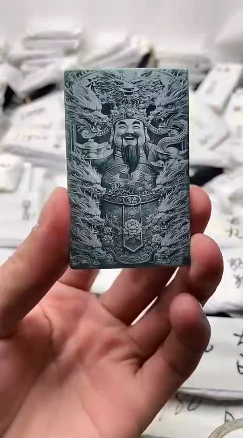 翡翠未镶嵌颈饰财神爷