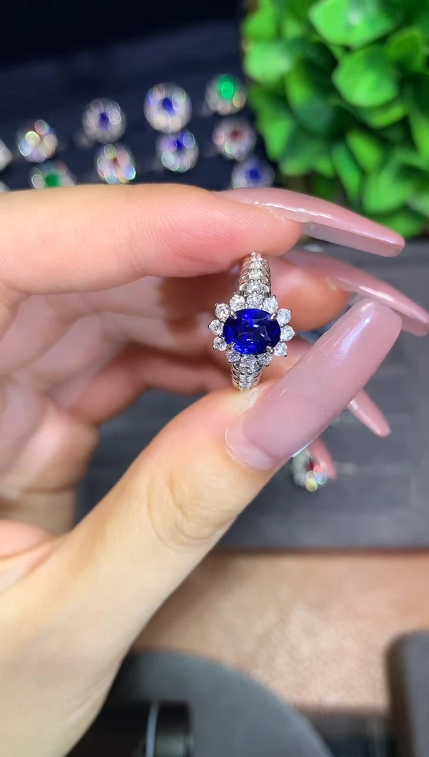 戒指蓝宝石18K金镶嵌1.2CT