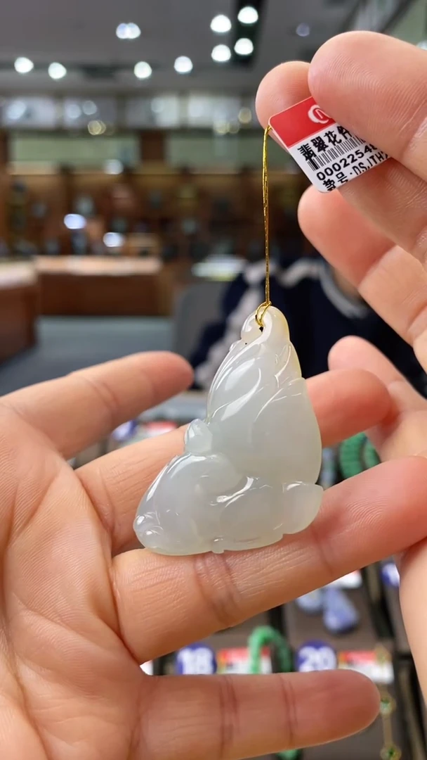 【闪购商品】翡翠颈饰未镶嵌九尾狐