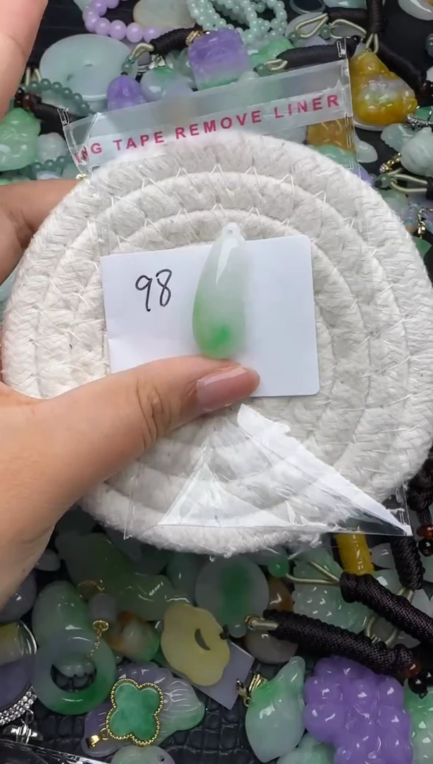 颈饰未镶嵌翡翠缅甸翡翠吊坠