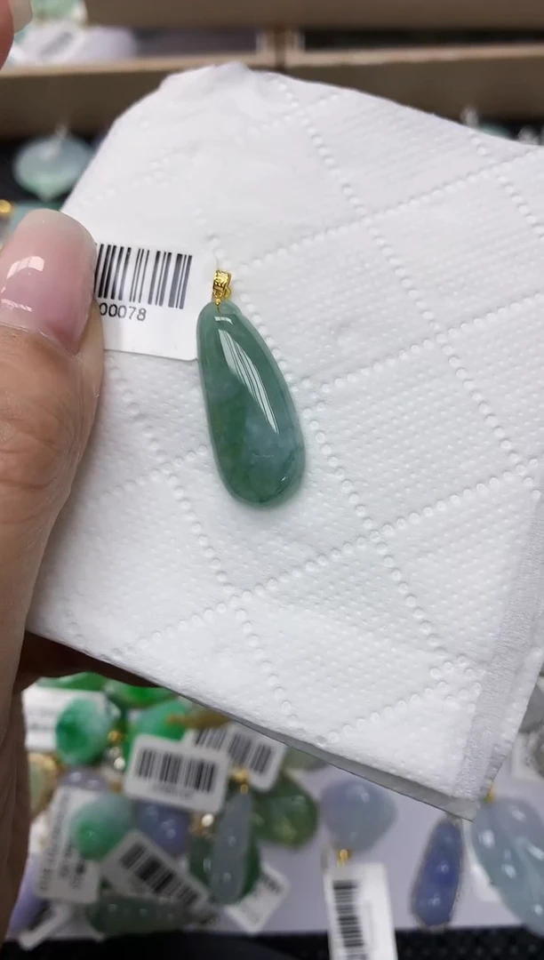 颈饰18K金镶嵌翡翠1111111111