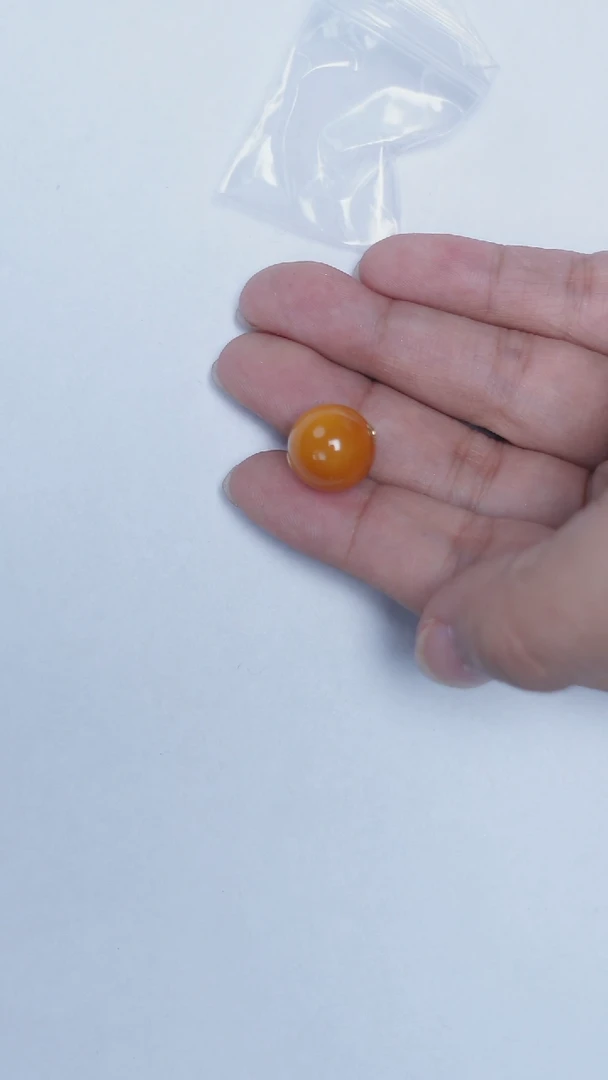 18K金镶嵌琥珀裸石花蜡圆珠13mm
