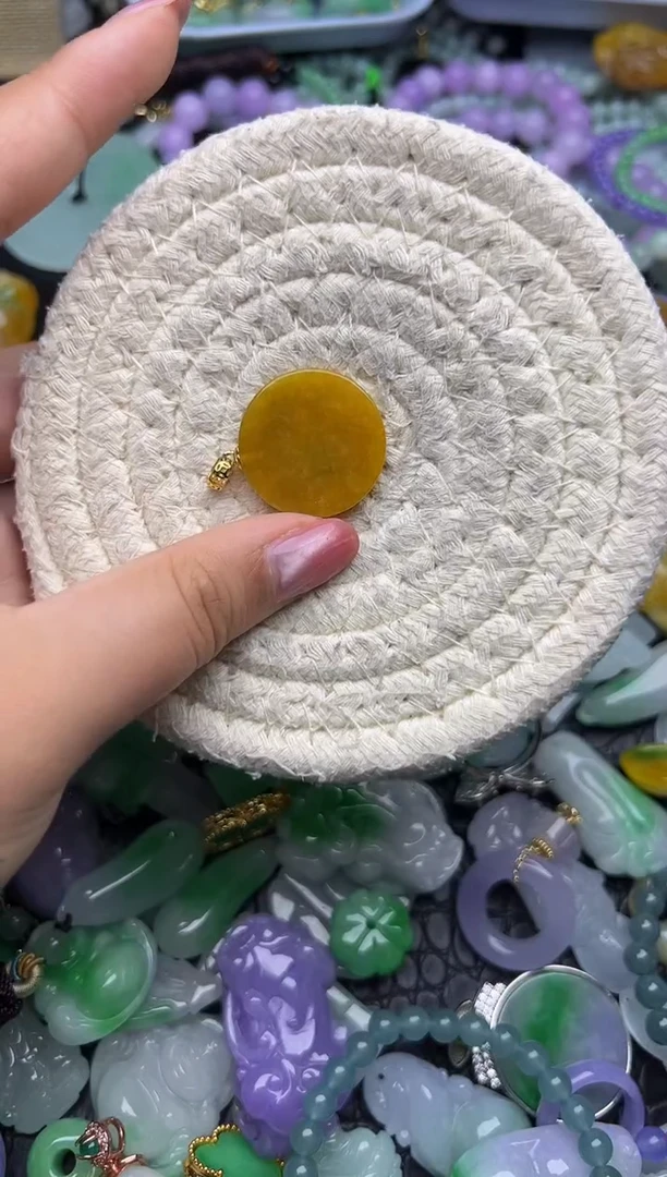 颈饰未镶嵌翡翠天然缅甸翡翠吊坠