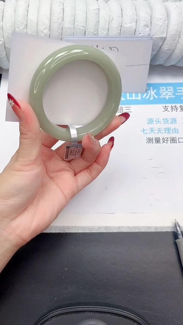 未镶嵌手镯石英质玉118-60.3DK
