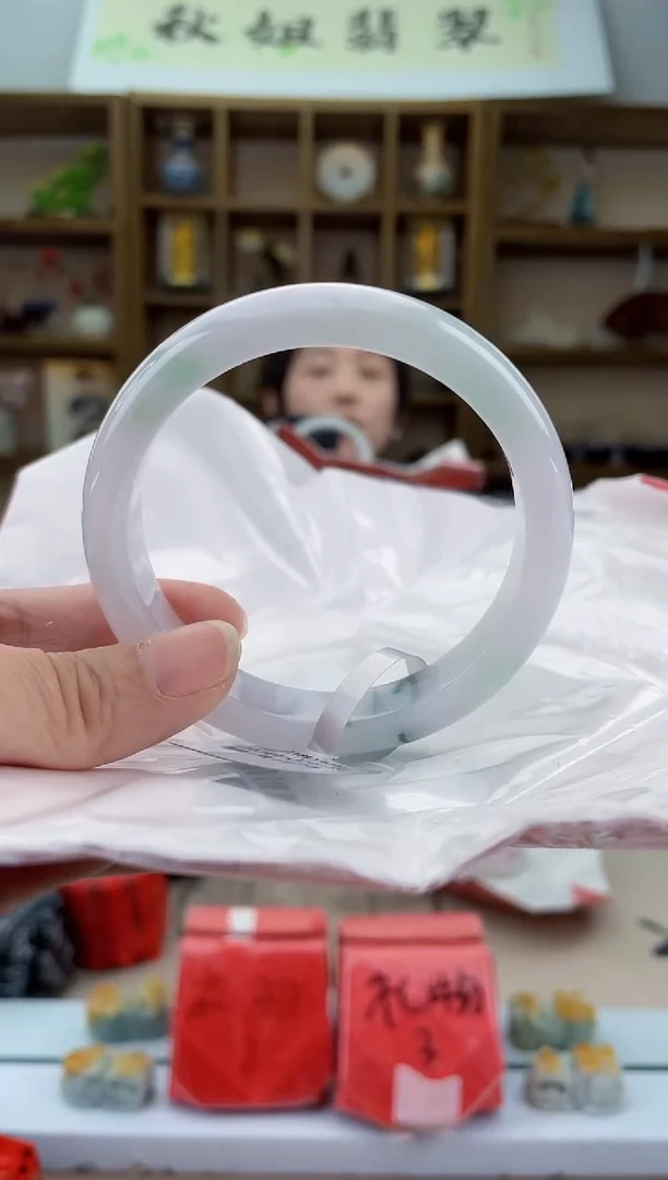 翡翠手镯未镶嵌翡翠手镯