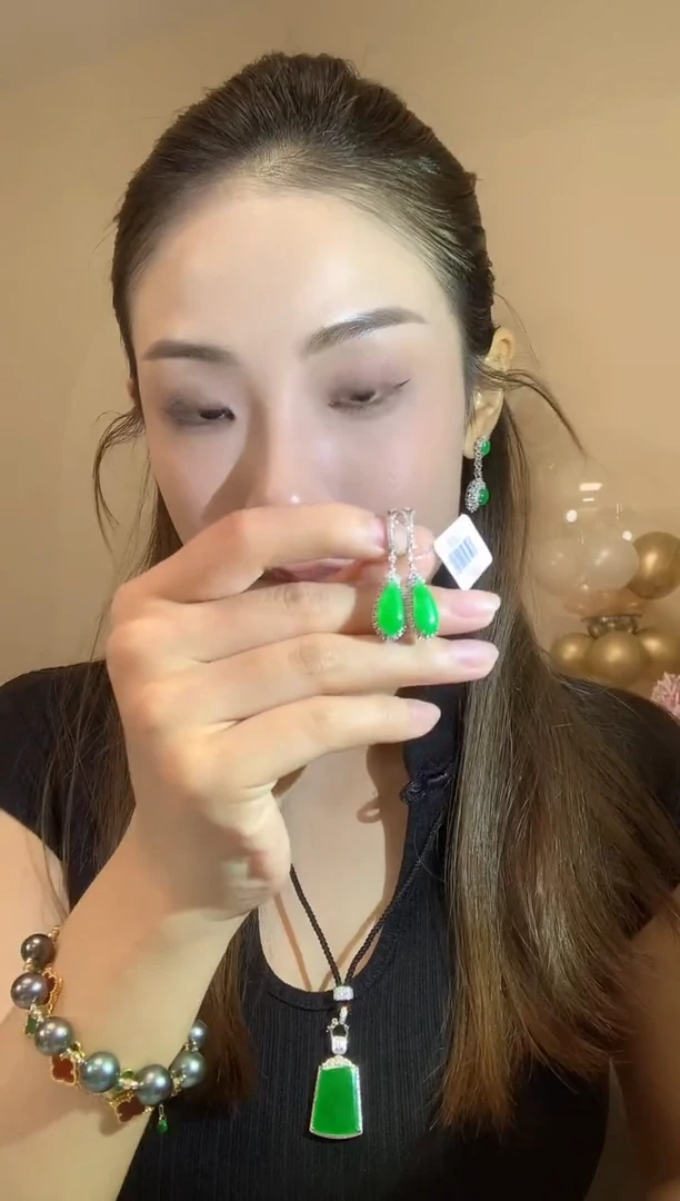 18K金镶嵌翡翠耳饰A111
