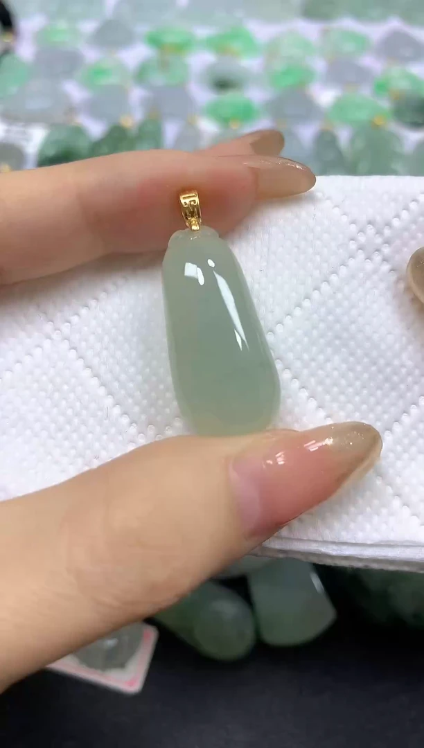 颈饰未镶嵌翡翠A货