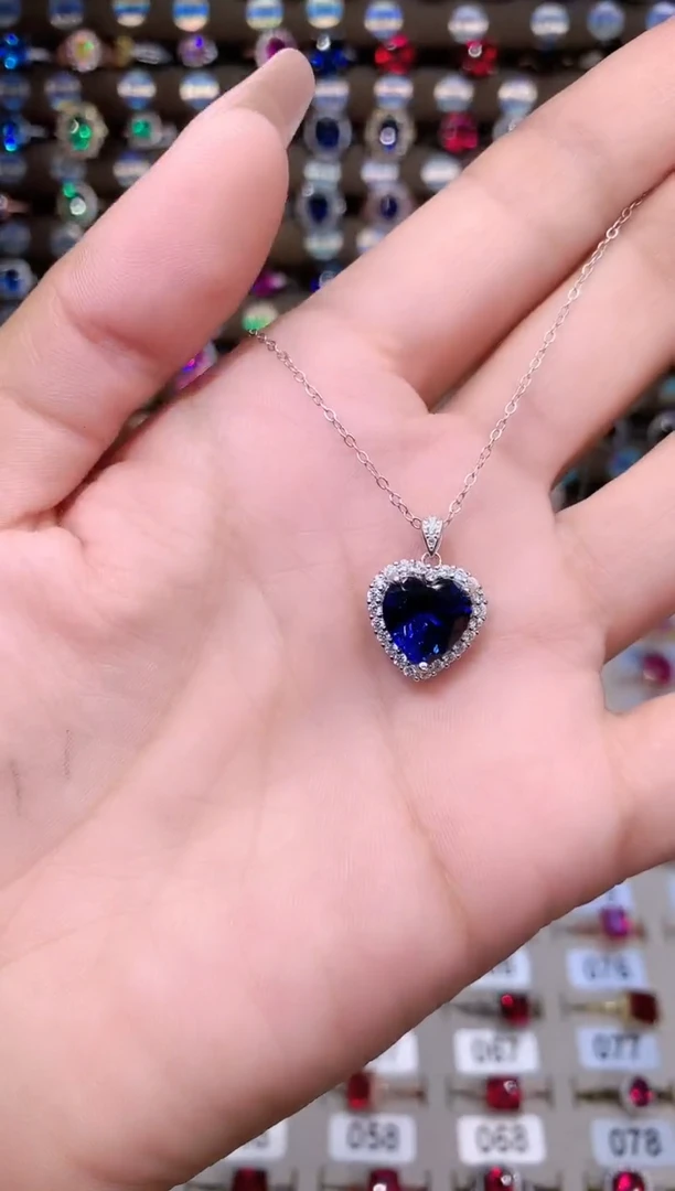 蓝宝石吊坠(赠链)银S925镶嵌10银色