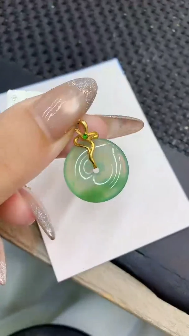 颈饰18K金镶嵌翡翠1