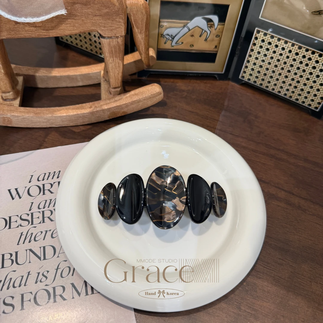 「麦瑟尔夫人」-韩国25弹夹一字夹盘发夹鸡毛毽子头