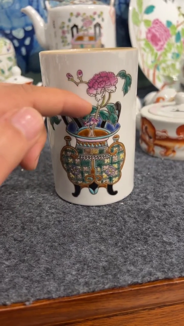 摆件瓷摆件瓷摆件钟鼎笔筒