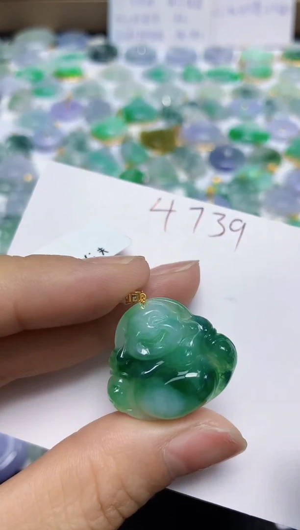 翡翠18K金镶嵌颈饰天然缅甸翡翠A货