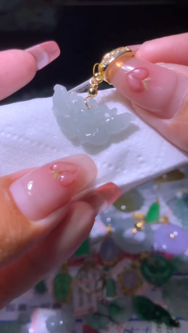 翡翠未镶嵌颈饰笨****?MXX029421