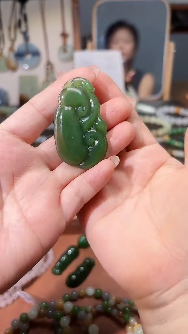 颈饰未镶嵌和田玉（碧玉）1