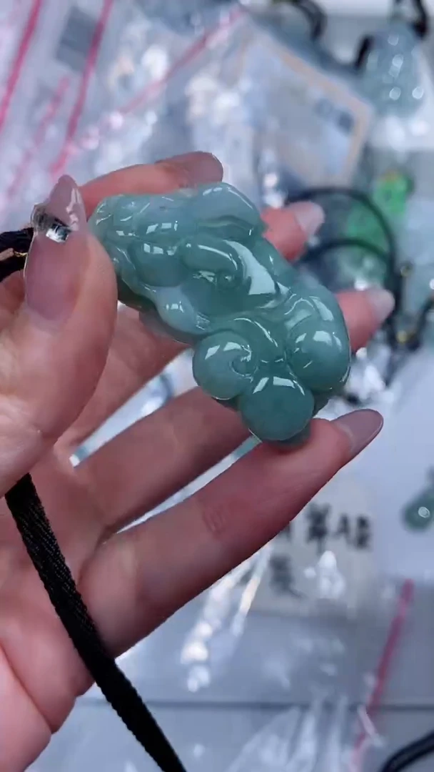 颈饰未镶嵌翡翠吊坠