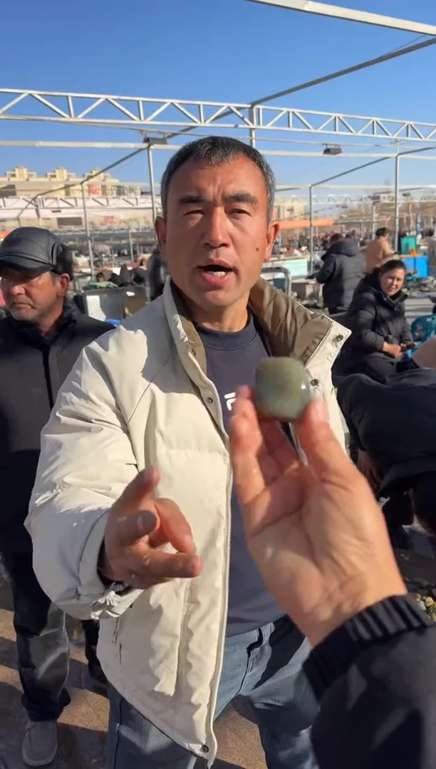未镶嵌和田玉（糖玉）挂件和田玉