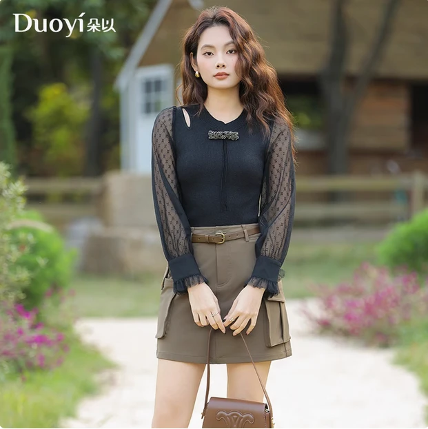 朵以2025春季新款轻熟拼接蕾丝钉珠镂空圆领修身雪纺衫39DC531106