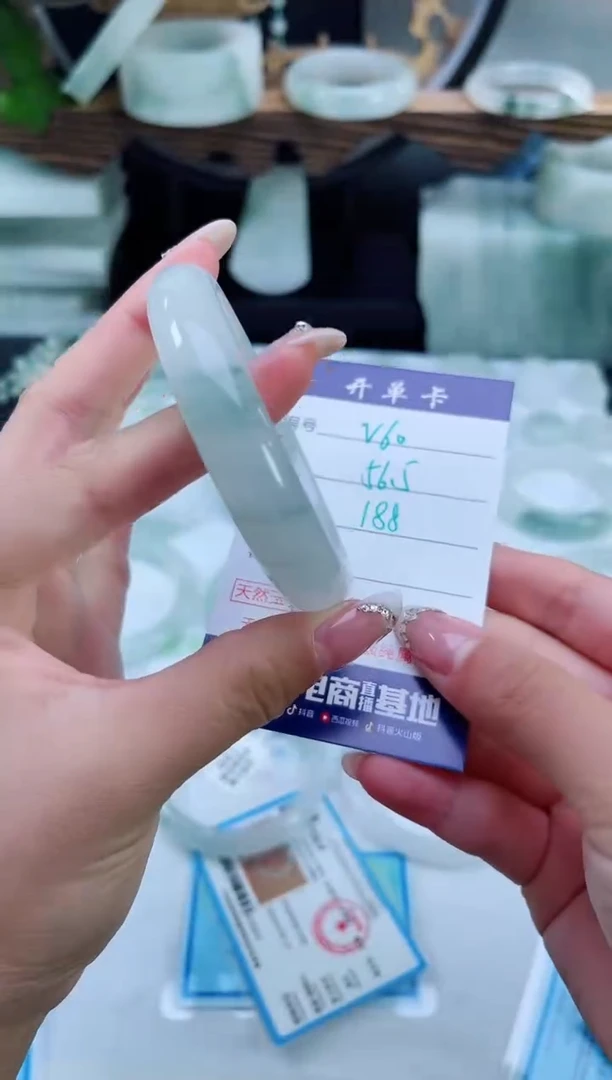 未镶嵌手镯石英质玉（天山翠）59