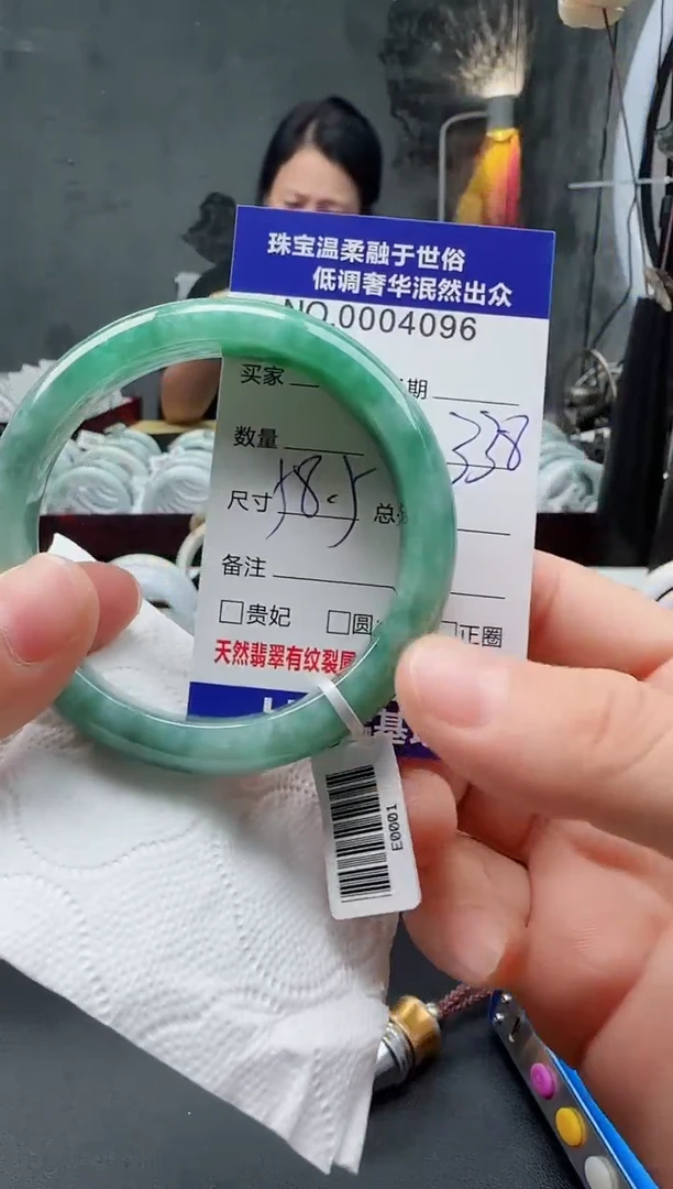 翡翠手镯未镶嵌天然翡翠A货