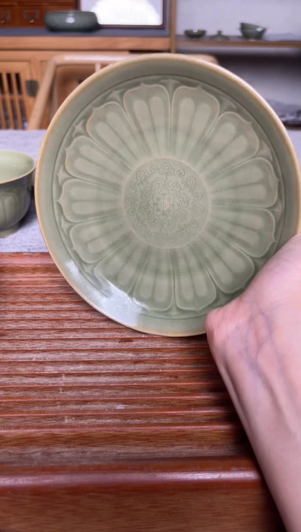 瓷器耀州窑青釉莲瓣盘 微瑕