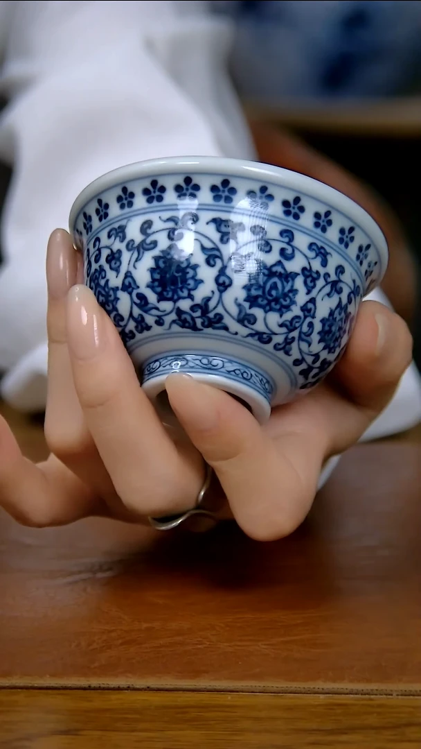 陶瓷仿明缠枝莲小压手（双狮内绘）（柴窑）