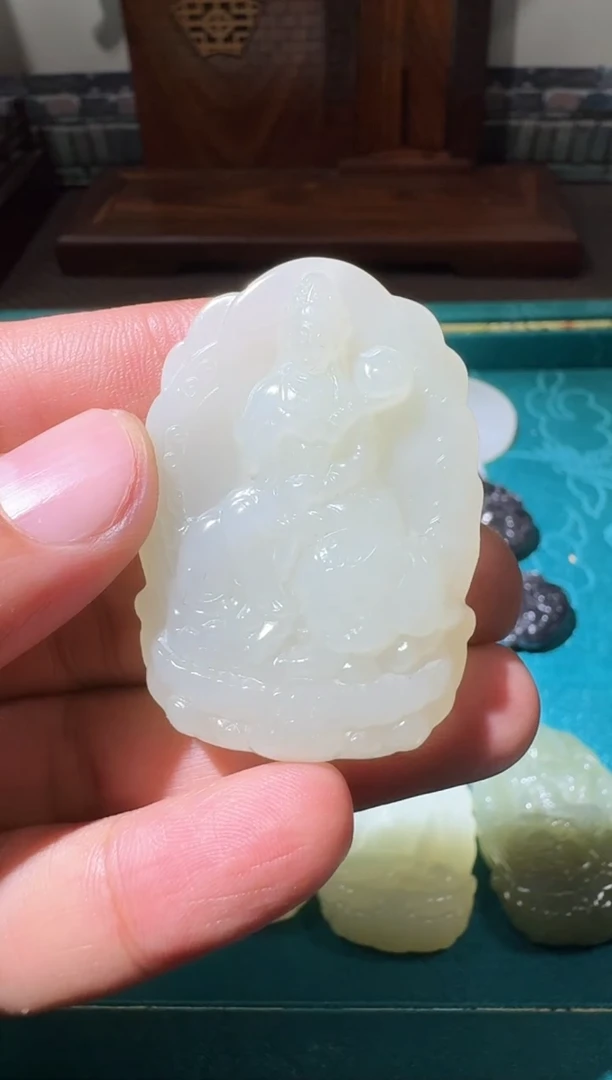 颈饰未镶嵌和田玉（糖玉）普贤菩萨 属龙属蛇