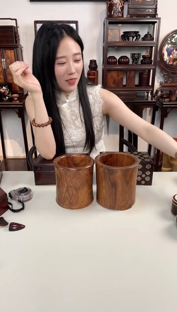紫檀木类成套家具笔筒