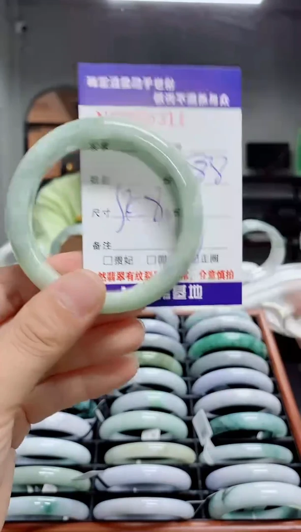 翡翠手镯未镶嵌天然翡翠A货
