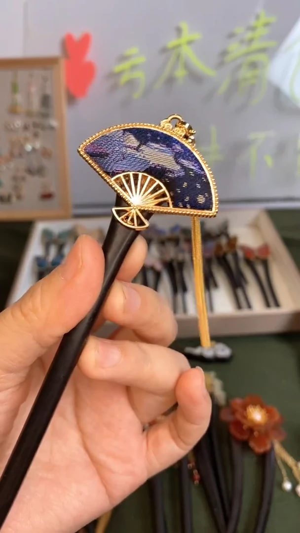 吕****娘18美丽发簪