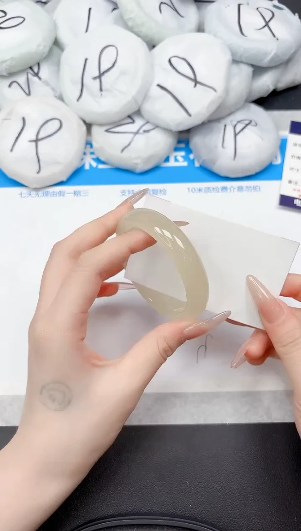 未镶嵌手镯石英质玉190-56