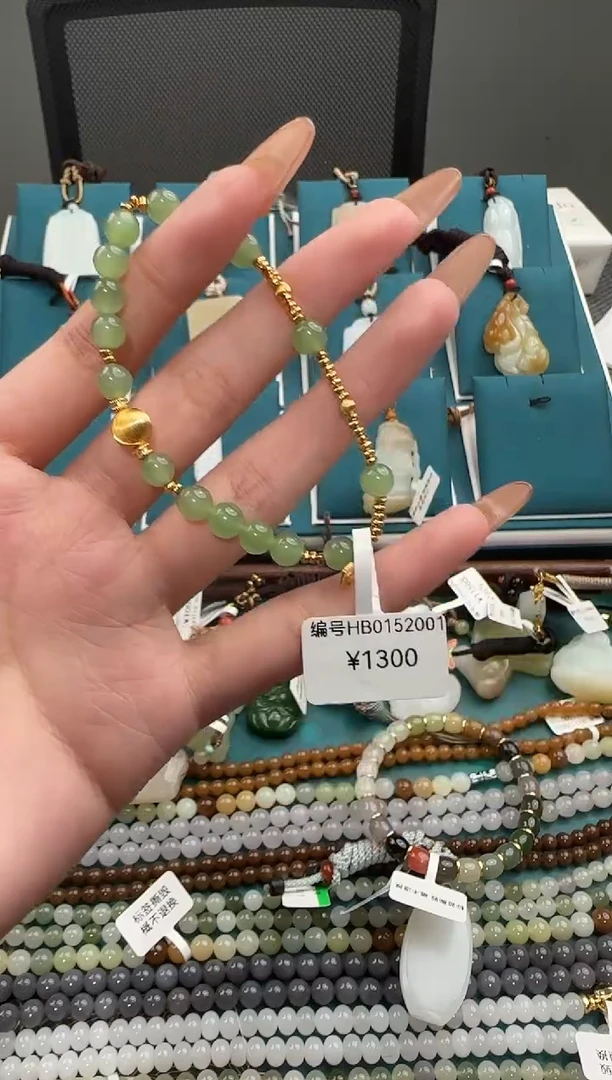 颈饰未镶嵌和田玉HB