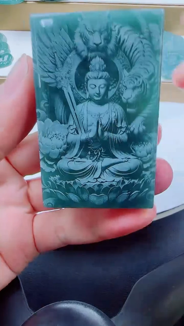 翡翠未镶嵌颈饰本命佛老虎