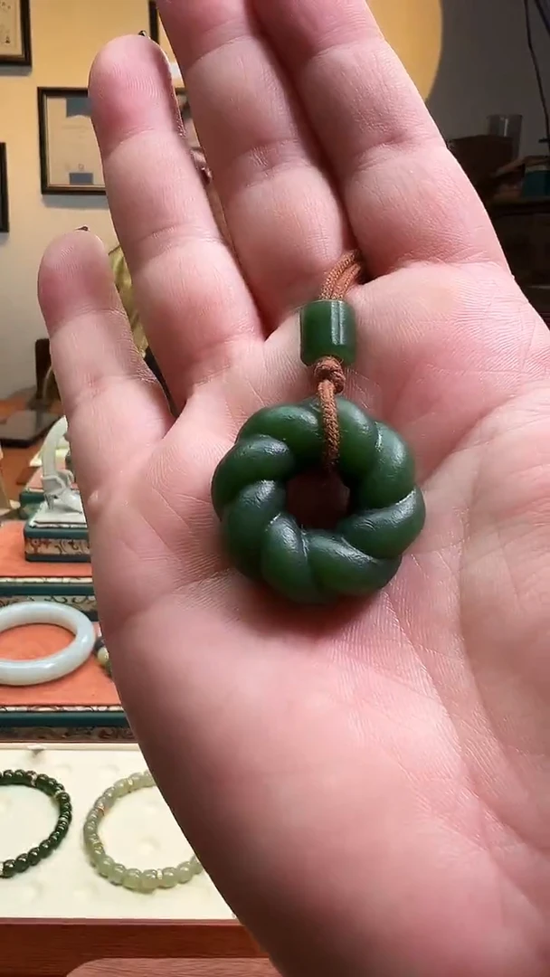 颈饰未镶嵌和田玉29*10mm左右碧玉时来运转扣吊坠